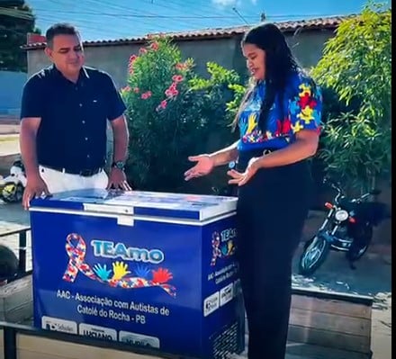 Associação TEAmo recebe freezer novo com apoio de Luciano Maia, Murilo Galdino e JRE Soluções Visuais