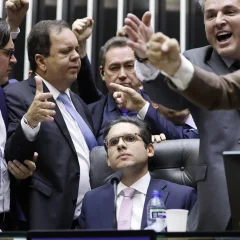 Hugo Motta pede afastamento de 15 deputados após motim na Câmara; veja os nomes