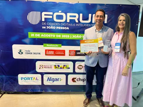 Prefeito de Lucena, Leo Bandeira, recebe título de Prefeito Inovador 2025