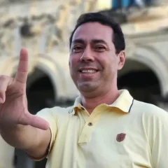 Prefeito de Lucena, Leo Bandeira, recebe título de Prefeito Inovador 2025