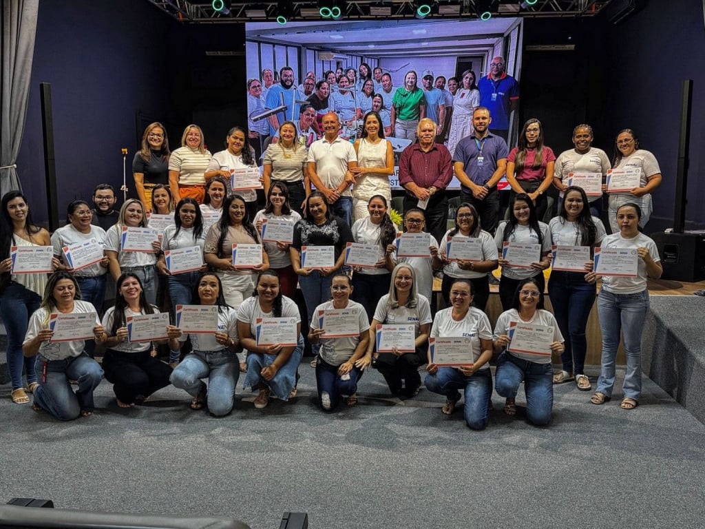 Alunos do Curso de Costureiro Industrial recebem certificados em solenidade realizada em Catolé do Rocha