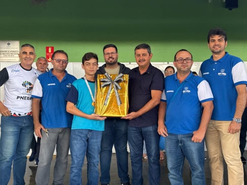 Prefeitura de Boa Vista premia estudante que conquistou medalha de ouro na Olimpíada Brasileira de Matemática