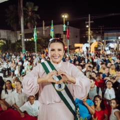 Tacyana Leitão comemora aniversário com bolo de 50 metros no Mário Andreazza, em Bayeux