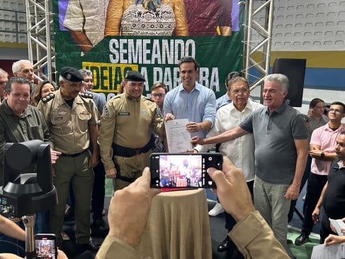 Lucas Ribeiro abre o ODE de Campina Grande ao lado de Adriano Galdino