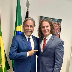 Veneziano garante R$ 2 milhões para pavimentação de ruas em Bayeux, através da articulação do presidente da Câmara, Adriano Martins