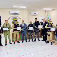 Vereadores de Conde entregam Título de Cidadão e Votos de Aplauso a policiais militares