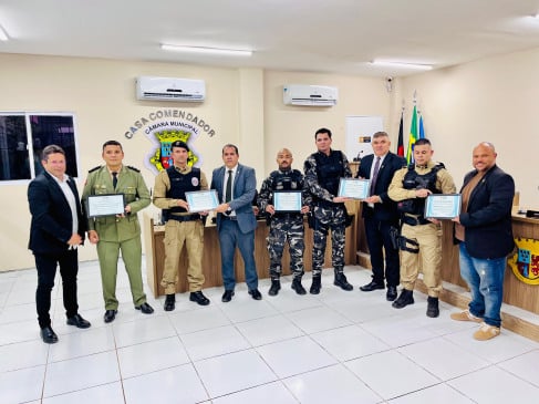Vereadores de Conde entregam Título de Cidadão e Votos de Aplauso a policiais militares