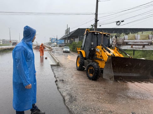Prefeito André Coutinho acompanha inspeção nos principais pontos de alagamento após fortes chuvas em Cabedelo