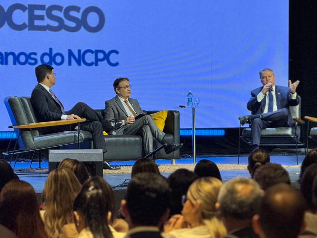 Efraim Filho destaca avanços e desafios do Novo Código de Processo Civil em congresso em João Pessoa