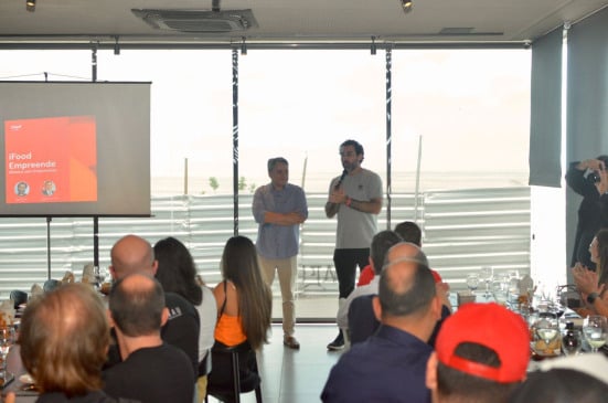 Efraim participa de encontro inédito entre CEO do iFood e empreendedores paraibanos para fortalecer o setor de comércio e serviços no estado