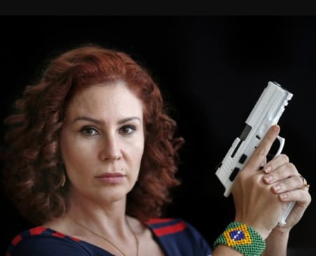 Julgamento de Carla Zambelli por porte de arma volta à pauta do STF