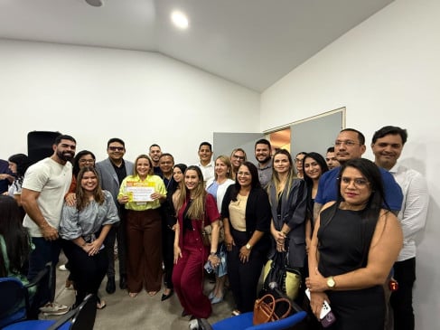 Tacyana Leitão recebe título de Prefeita Inovadora 2025 por investimentos na educação de Bayeux