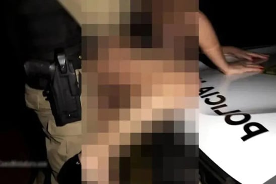 INUSITADO: PM é filmado fazendo sexo em viatura com mulher enquanto marido assiste - VEJA O VÍDEO