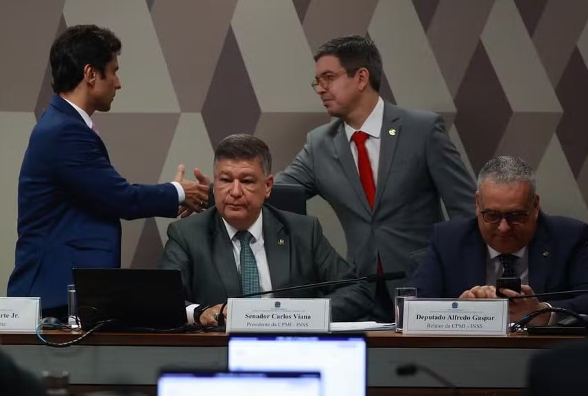 Governo faz acordo com oposição para CPI do INSS se estender à gestão Dilma em troca de blindagem a irmão de Lula