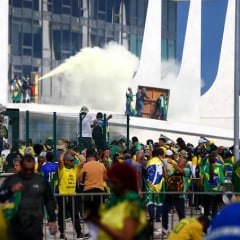 A Folha acerta em dar voz ao bolsonarismo? - Não! Abra os olhos, Folha - Por Juca Kfour