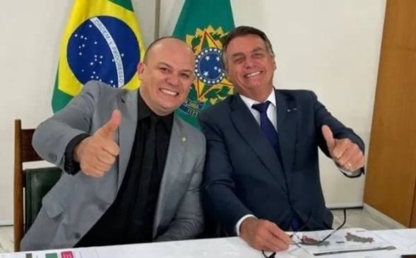 Pedido de Cabo Gilberto aguarda definição enquanto Bolsonaro se queixa de excesso de visitas indesejadas