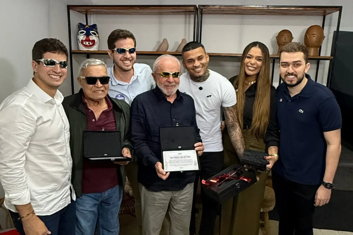 João Campos, Conde Só Brega, Pedro Campos, Lula, Anderson Neiff, Dany Myler e Alexandre Vinicíus, no Recife - Foto: @THIADOPAPADA/REPRODUÇÃO
