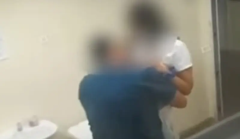 INUSITADO: Médico e estudante de enfermagem são flagrados em ato sexual dentro de UPA - VEJA O VÍDEO