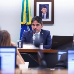 Comissão presidida por Murilo Galdino deve propor ainda este ano atualização da Lei dos Portos