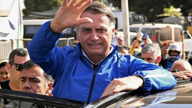 Empresas ajudaram Bolsonaro com ameaças, pernil e voto de cabresto na eleição; entenda como