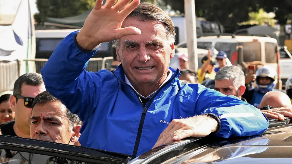 Empresas ajudaram Bolsonaro com ameaças, pernil e voto de cabresto na eleição; entenda como