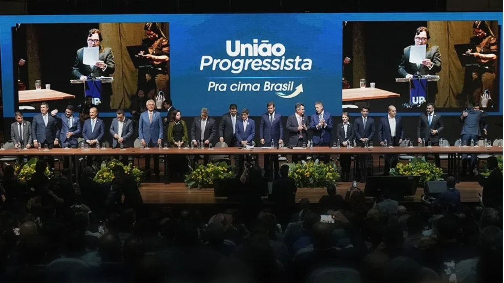 Lucas prestigia reunião da direita que deu largada para 2026