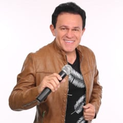 Cantor José Orlando leva grandes sucessos para Festa das Neves nesta segunda-feira (4)