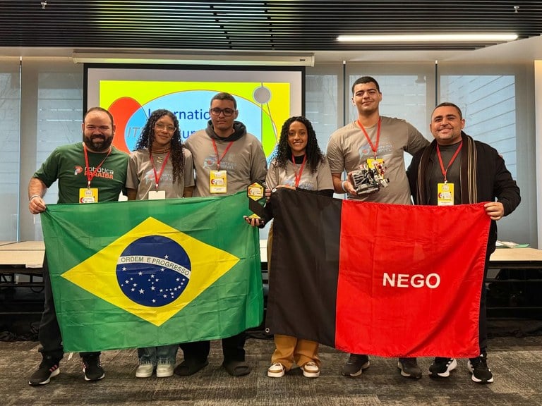 Estudantes paraibanos vencem torneio internacional de robótica, no Chile