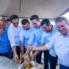 Lucas Ribeiro entrega polos de ração subsidiada em Itaporanga e Princesa Isabel e reforça apoio do Governo ao produtor rural