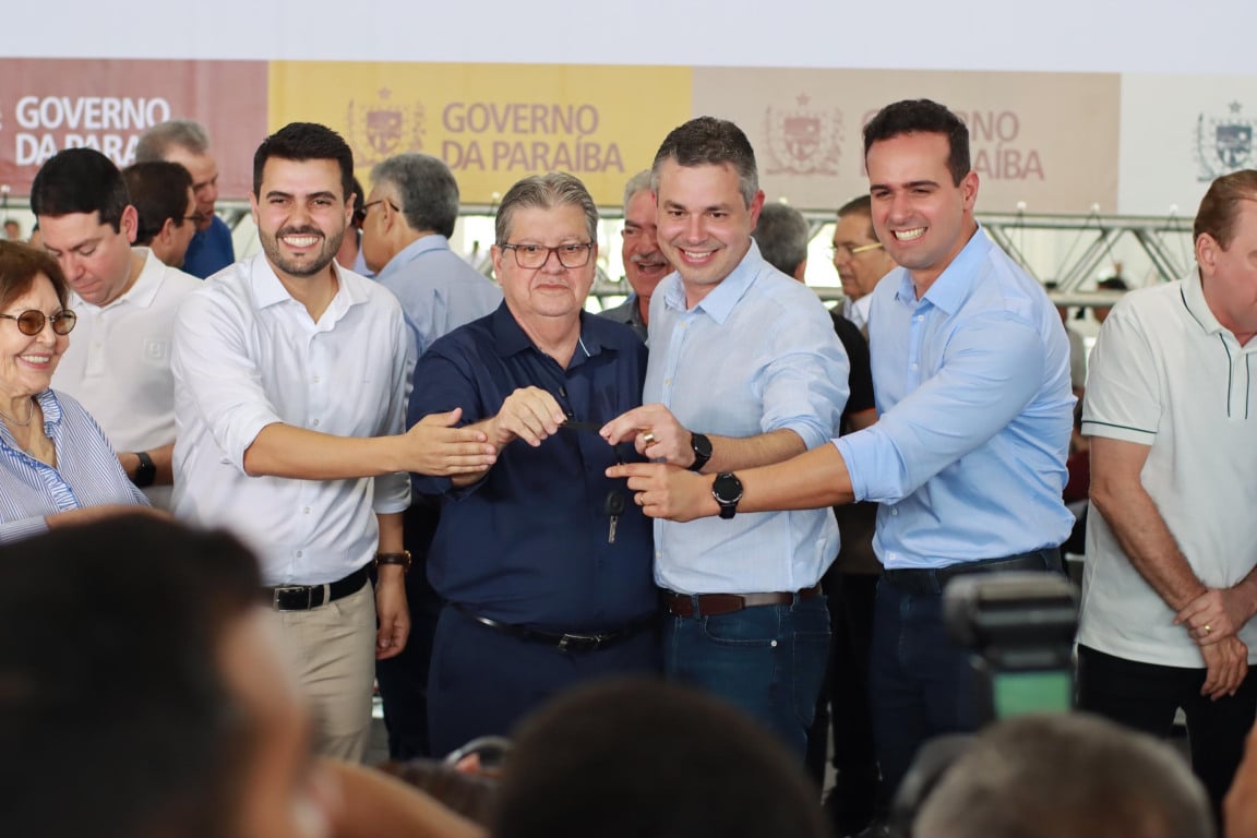 Com diálogo e articulação, André Coutinho garante mais um ônibus escolar junto ao Governo do Estado