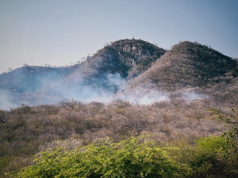 Força-tarefa intensifica trabalho e controla incêndio na Serra do Cruzeiro
