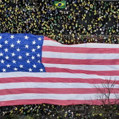 Ato bolsonarista no 7 de setembro usa bandeirão dos Estados Unidos