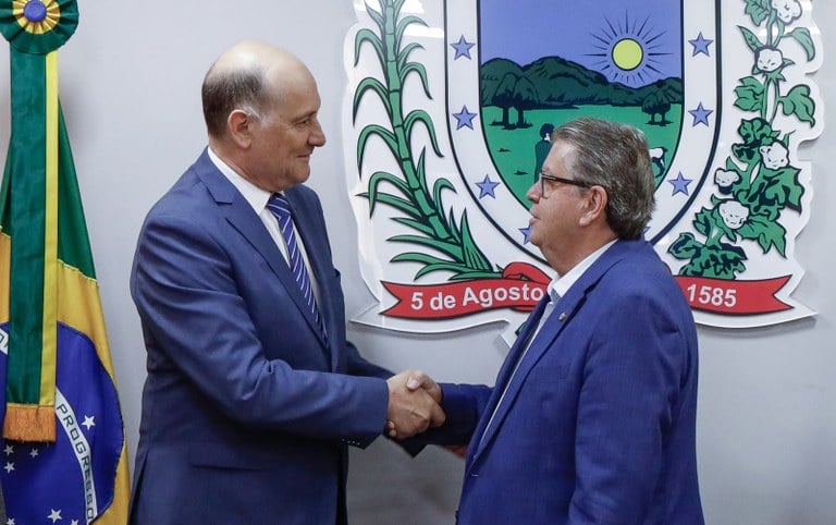 João Azevêdo trata de parcerias na educação, agropecuária, turismo e cultura com embaixador da Argentina