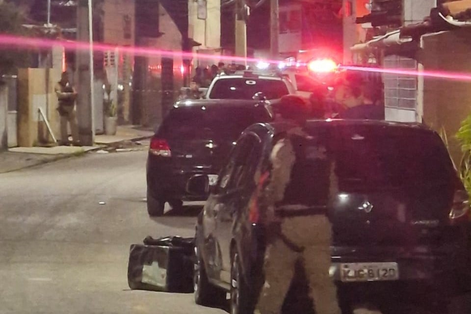 TRAGÉDIA: Homem faz mãe refém, mata a irmã e depois tira a própria vida no Bairro São José