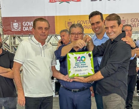 Bal Lins recebe ônibus escolar e convida João Azevêdo e Lucas Ribeiro às festividades de 140 anos de São José de Piranhas