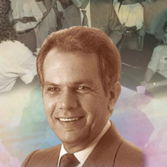 Plaquete sobre história e vida de Antônio Mariz reúne textos de autoridades, familiares e amigos; Mabel agradece depoimentos