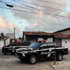 POLÍCIA NAS RUAS: Operação bloqueia R$ 125 milhões e cumpre mandados contra membros de facção na Paraíba; Policial é atingido durante abordagem