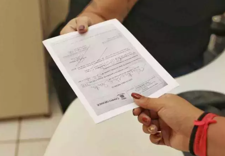 Mulher é presa em João Pessoa suspeita de vender atestados médicos falsos por R$ 50