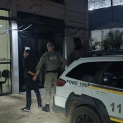 Homem é preso por descumprir medida protetiva e ameaçar degolar a família 