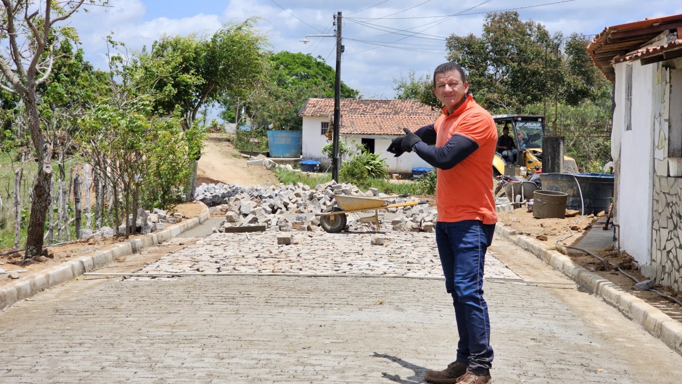 10 km de transformação: Em menos de 5 anos, Chicão Bernardo fez mais calçamento rural que 3 décadas de gestões anteriores
