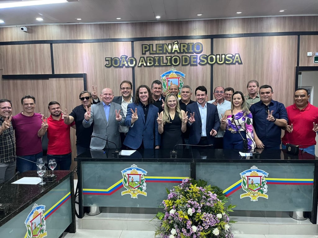 Veneziano recebe título de Cidadão em Piancó: “Lisonjeado” Veneziano recebe título de Cidadão em Piancó: “Lisonjeado”