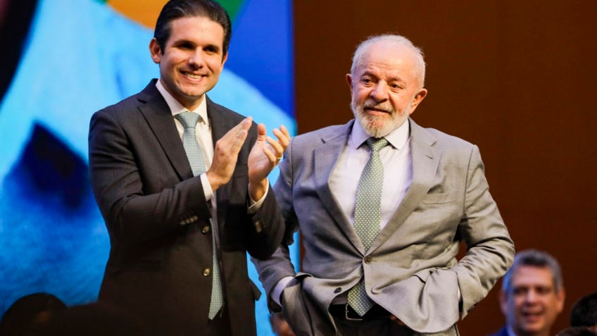 Hugo Motta vê força na reeleição de Lula e avalia que direita está "mais desorganizada"