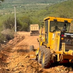 Prefeito de Salgado vistoria obra de recuperação de estrada rural em parceria com o Governo do Estado