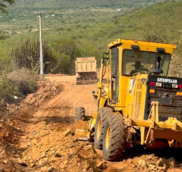 Prefeito de Salgado vistoria obra de recuperação de estrada rural em parceria com o Governo do Estado