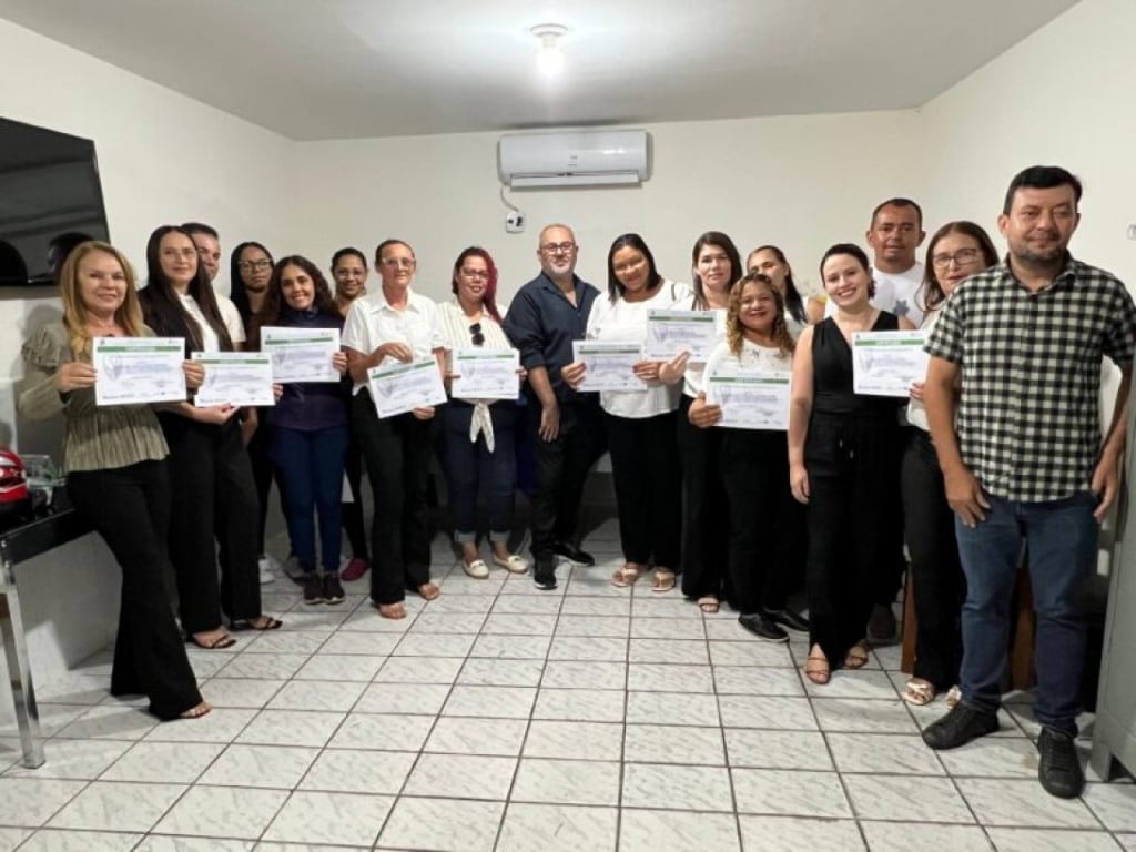 Secretaria de Saúde de Monteiro realiza mais uma entrega de certificados do Curso de Atendente de Farmácia