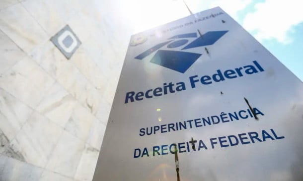 Receita Federal abre leilão com iPhones a partir de R$ 800, veículos por R$ 4 mil e PS5 por R$ 1 mil; veja como participar