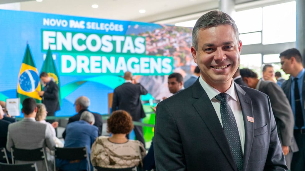 André Coutinho garante R$ 30 milhões para obras de drenagem no Renascer