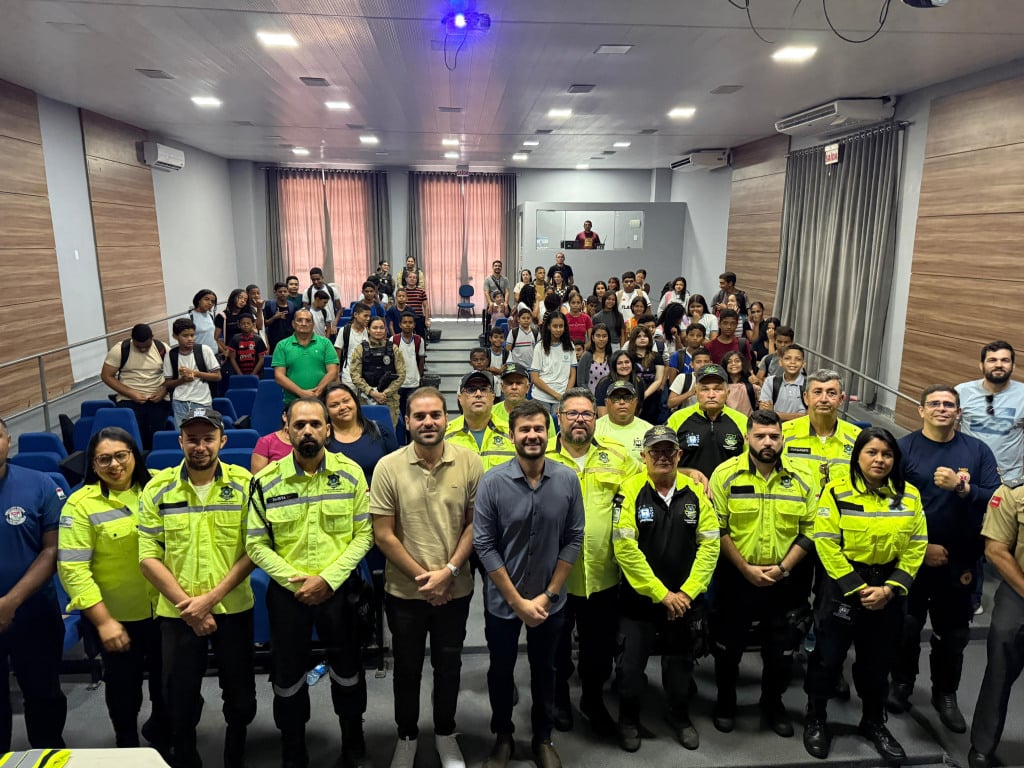 Em evento alusivo à Semana Nacional do Trânsito, agentes de Mamanguape recebem novos fardamentos e carteiras funcionais