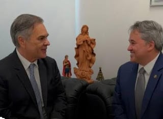 Há algo estranho na Oposição: Os Cunha Lima vão abandonar Efraim? - Por Gildo Araújo