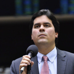 Ministro do Esporte desafia orientação do PP e permanece no governo Lula